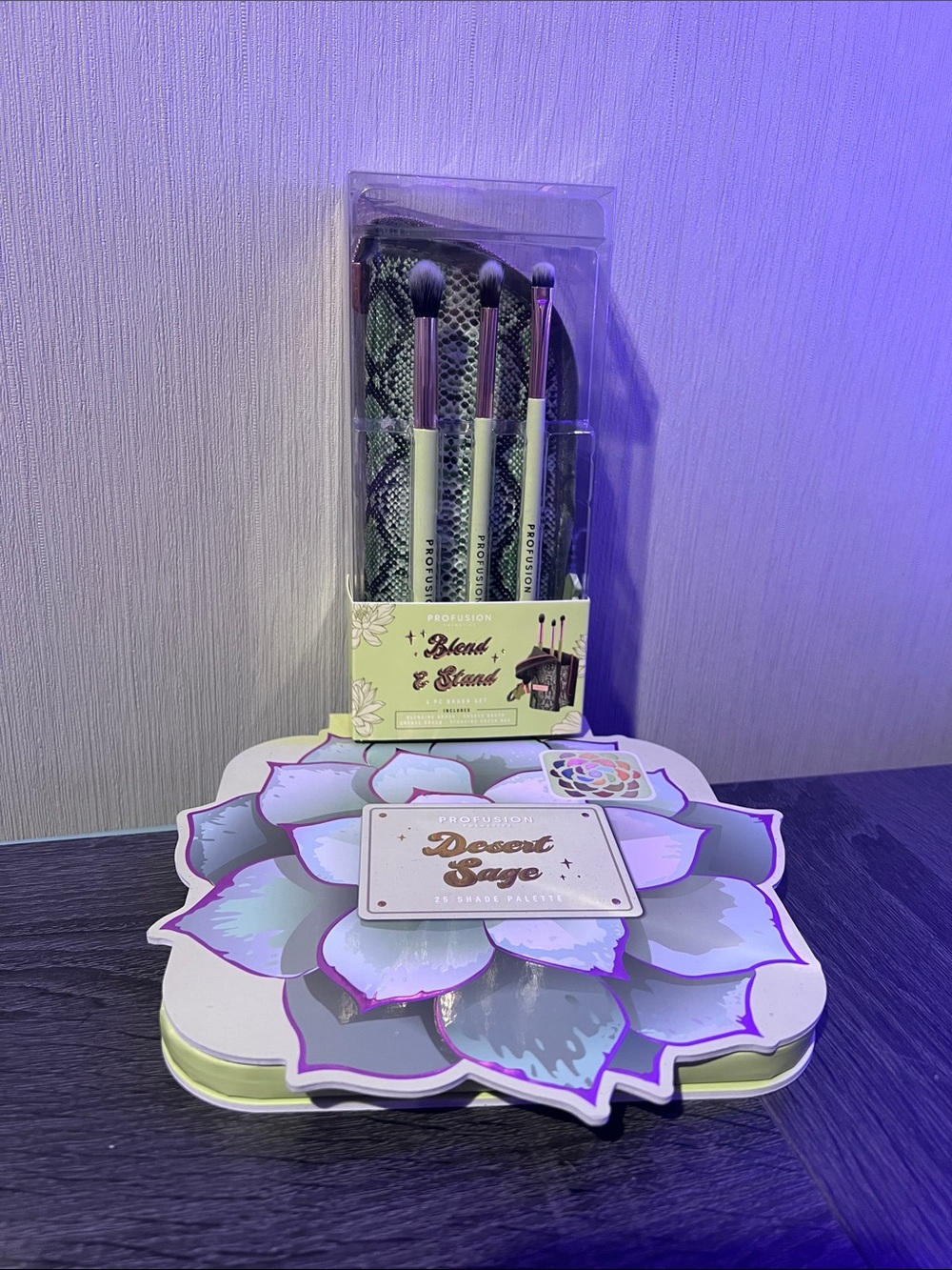 Eyeshadow and brushes bundle